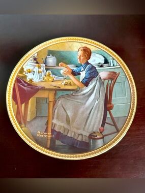 NORMAN ROCKWELL "WORKING IN THE KITCHEN" DECORATIVE COLLECTOR PLATE 9TH ISSUE